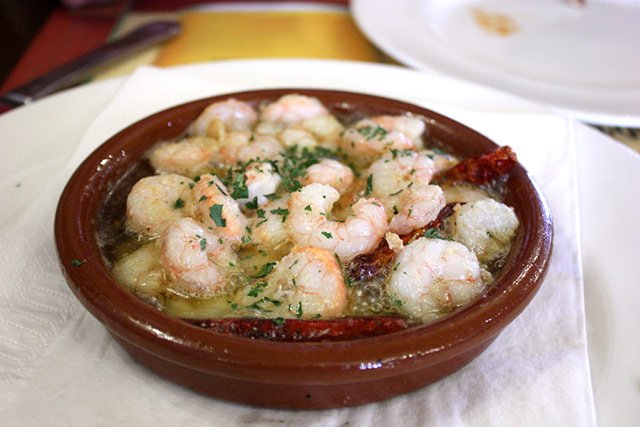 tapas típicas de Madri: gambas al ajillo